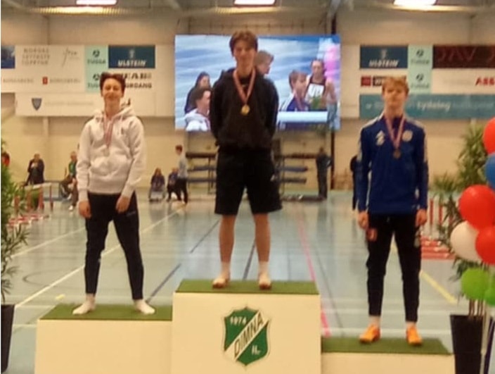 1.dag av UM innendørs - Gull til Pelle og bronse til Herman